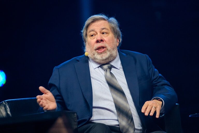 Stephen Wozniak performs at business conference