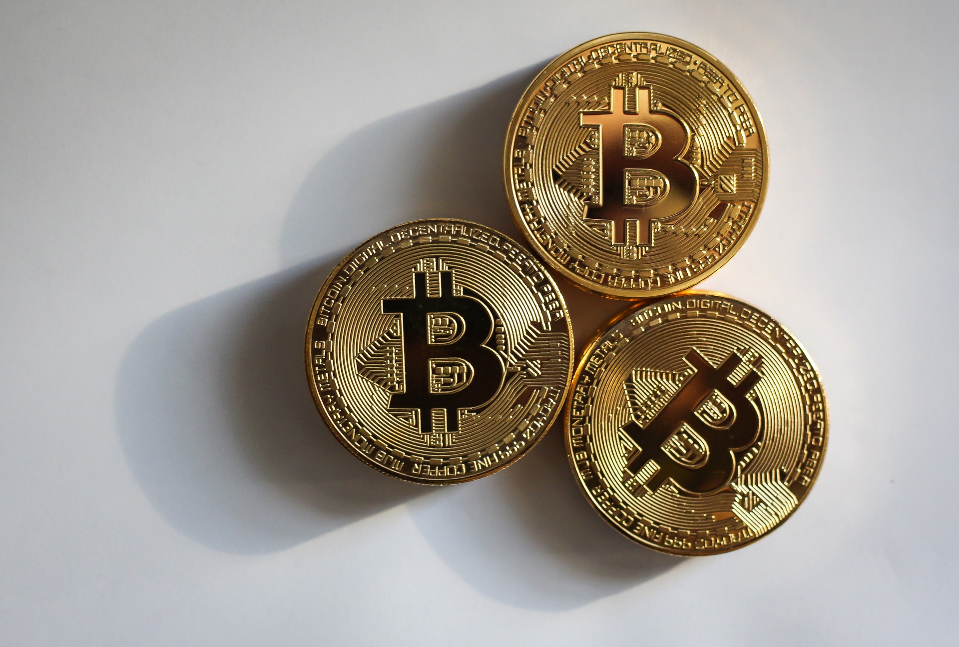 What Are the Advantages and Disadvantages of Bitcoin ETFs