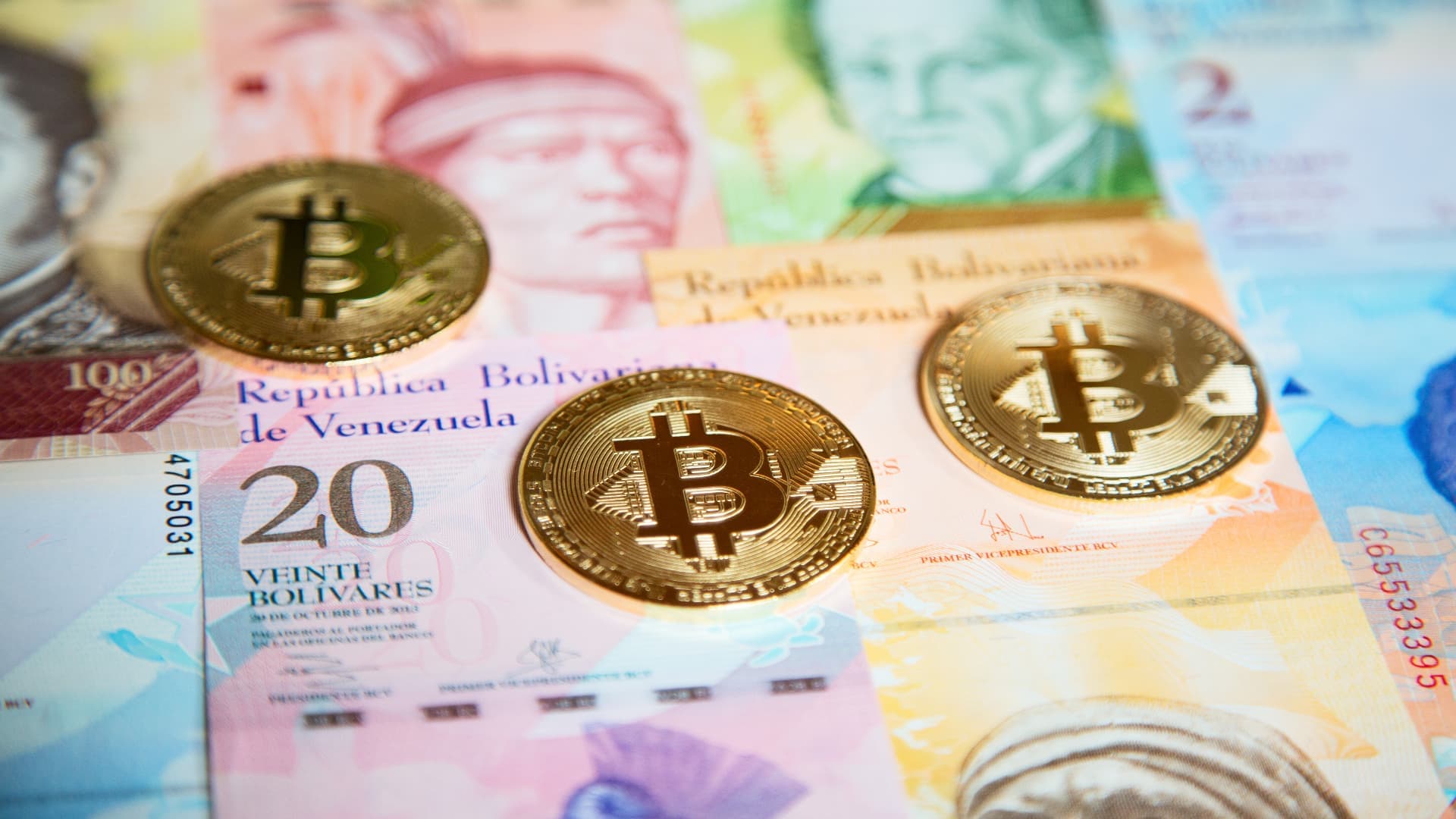 Bitcoin over Venezuelan currency bolívar